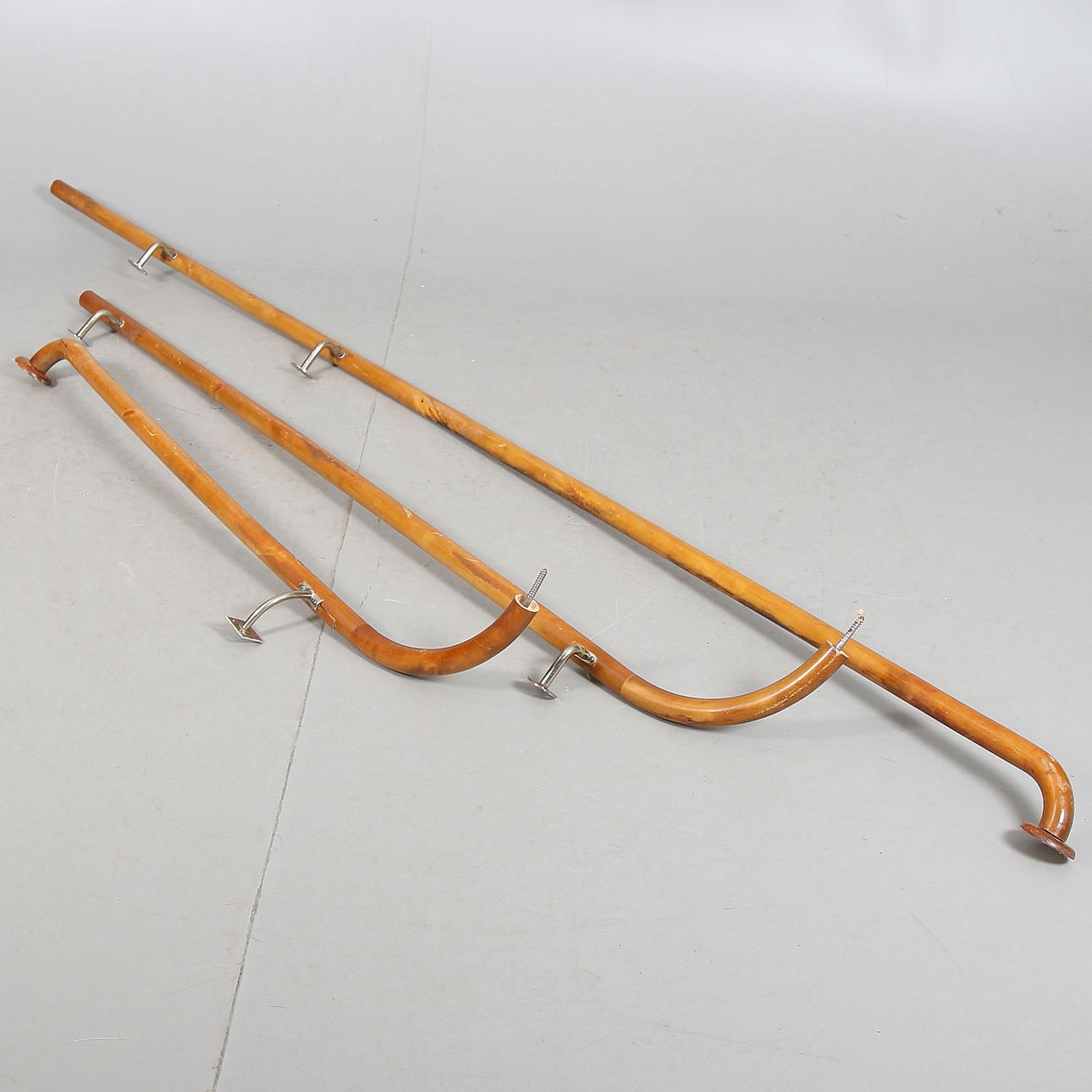 LEDSTÅNG till TRAPPA, 3 delar, trä och metall, byggnadsvård, 1900-talets första hälft.