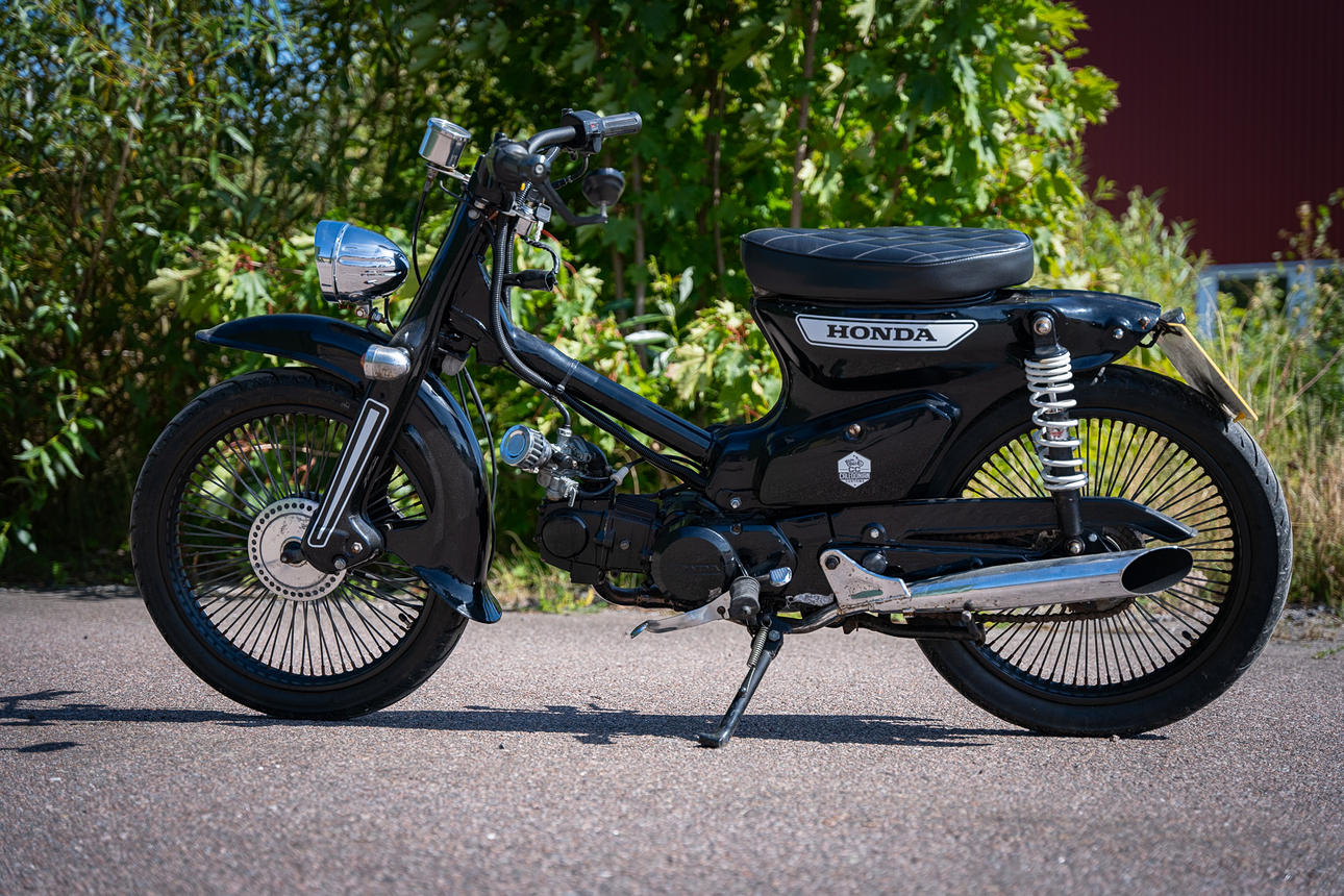 HONDA, model Super Cub, 1983. Vehicles, Boats & Parts