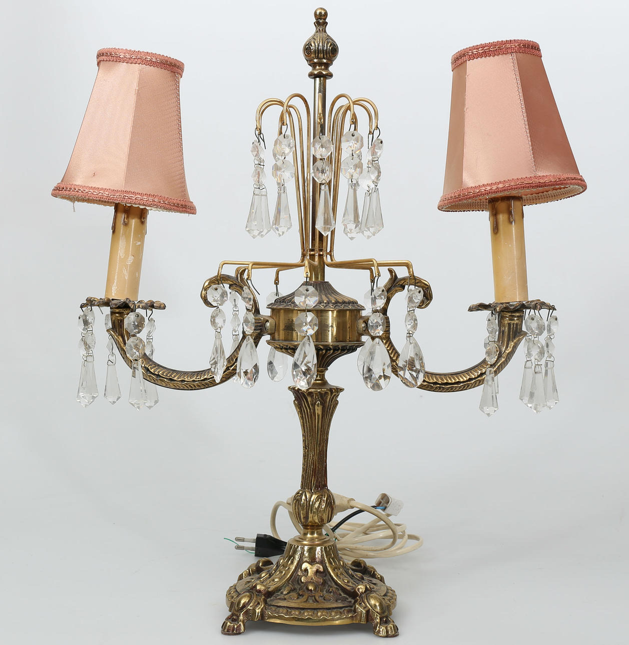 FÖNSTERLYSTER, gulmetall och prismor, 1900-talets andra hälft.