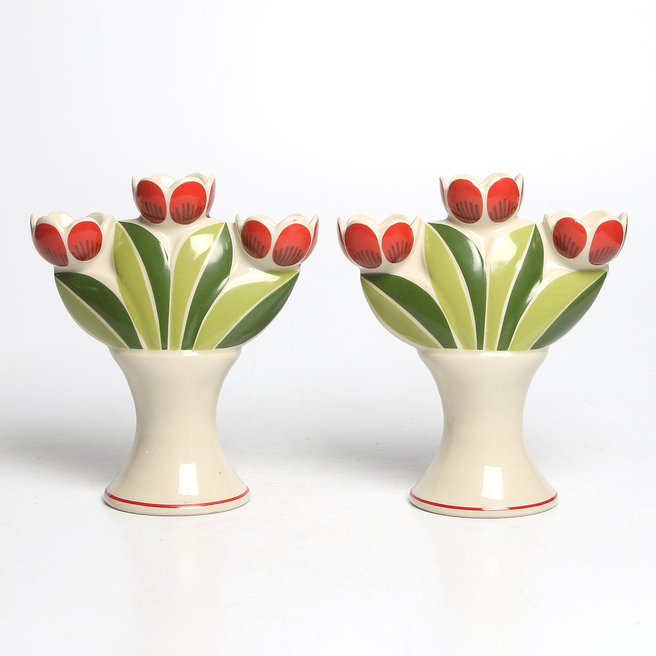 LJUSSTAKAR / KANDELABRAR, ett par, keramik, Höganäs, 1900-talets andra hälft.