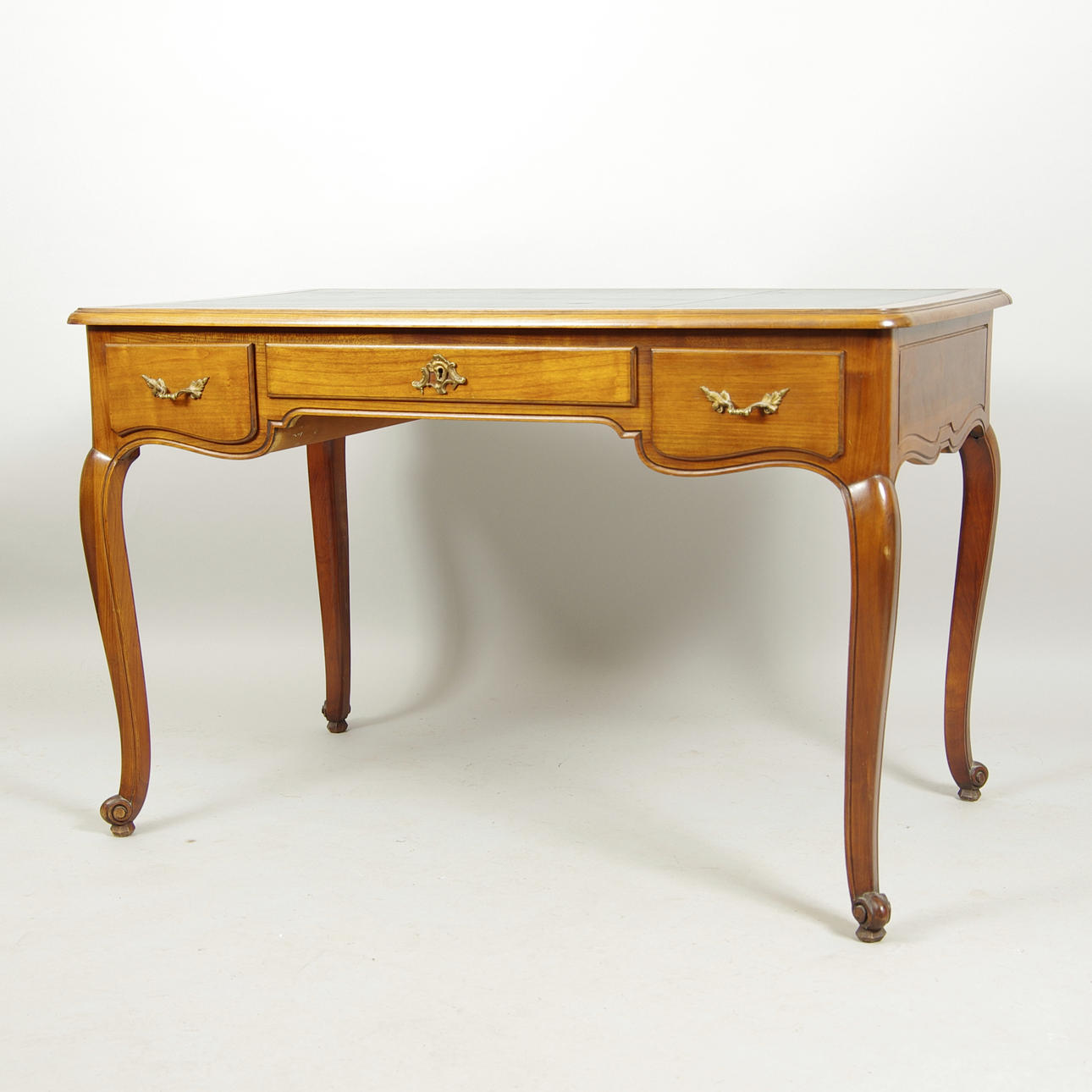 SKRIVBORD, mahogny med grön skinnskiva, rokokostil.