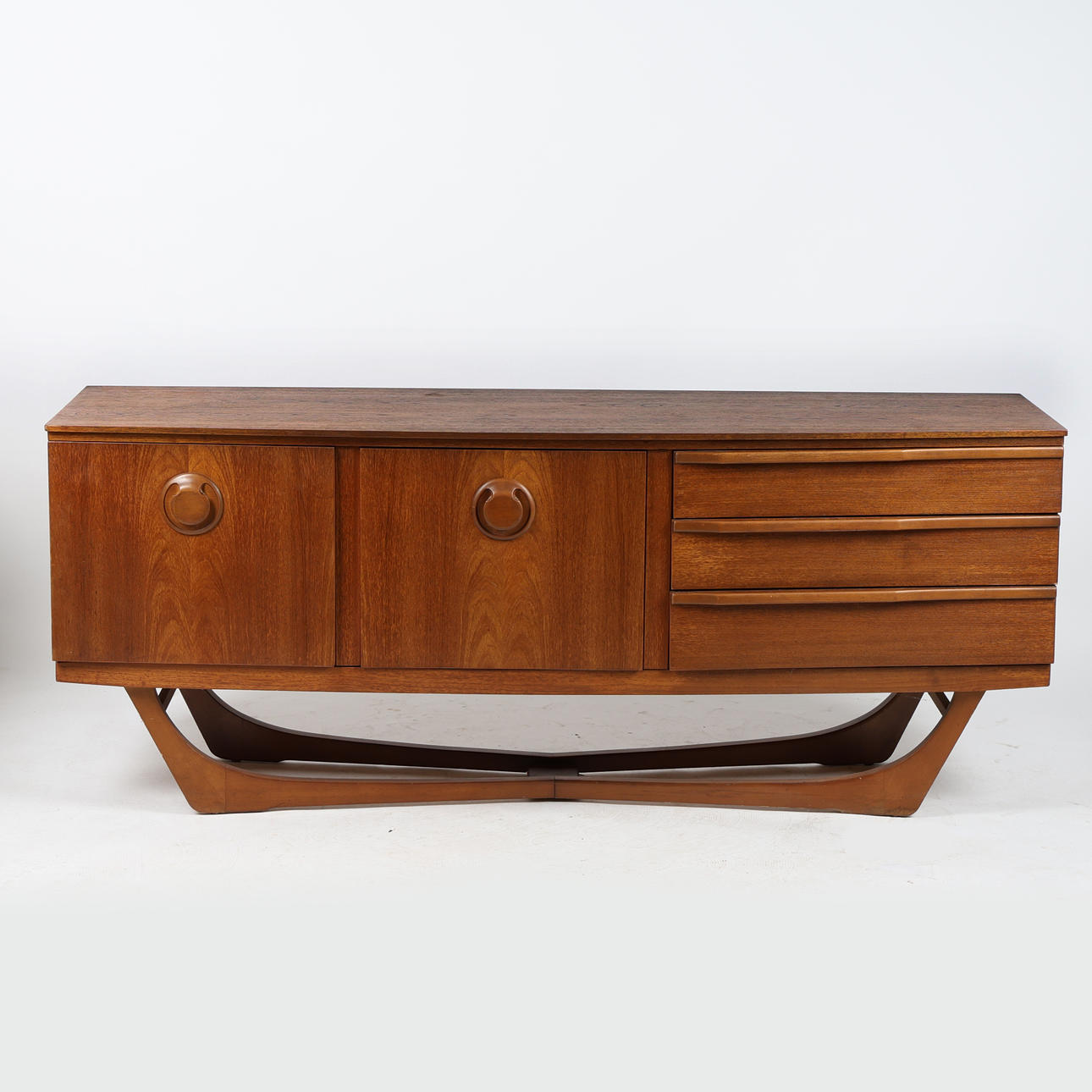 BEAUTILITY. EN SKÄNK MED TVÄRBAS.