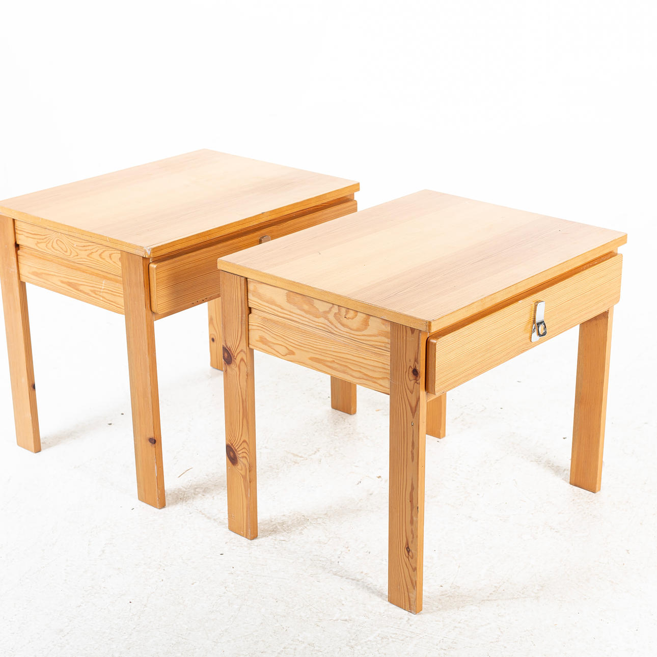 NACHTTISCH, 1 Paar, „Dux Avanti“.