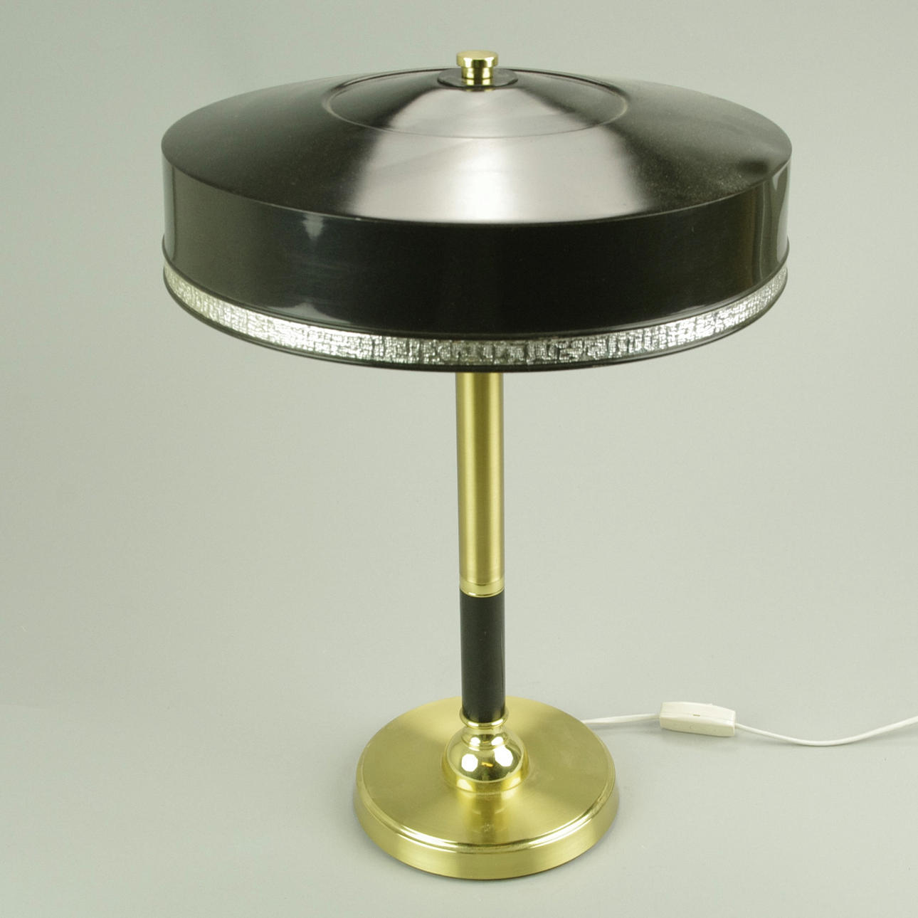 SKRIVBORDSLAMPA, mässing/målad plåt, EWÅ.