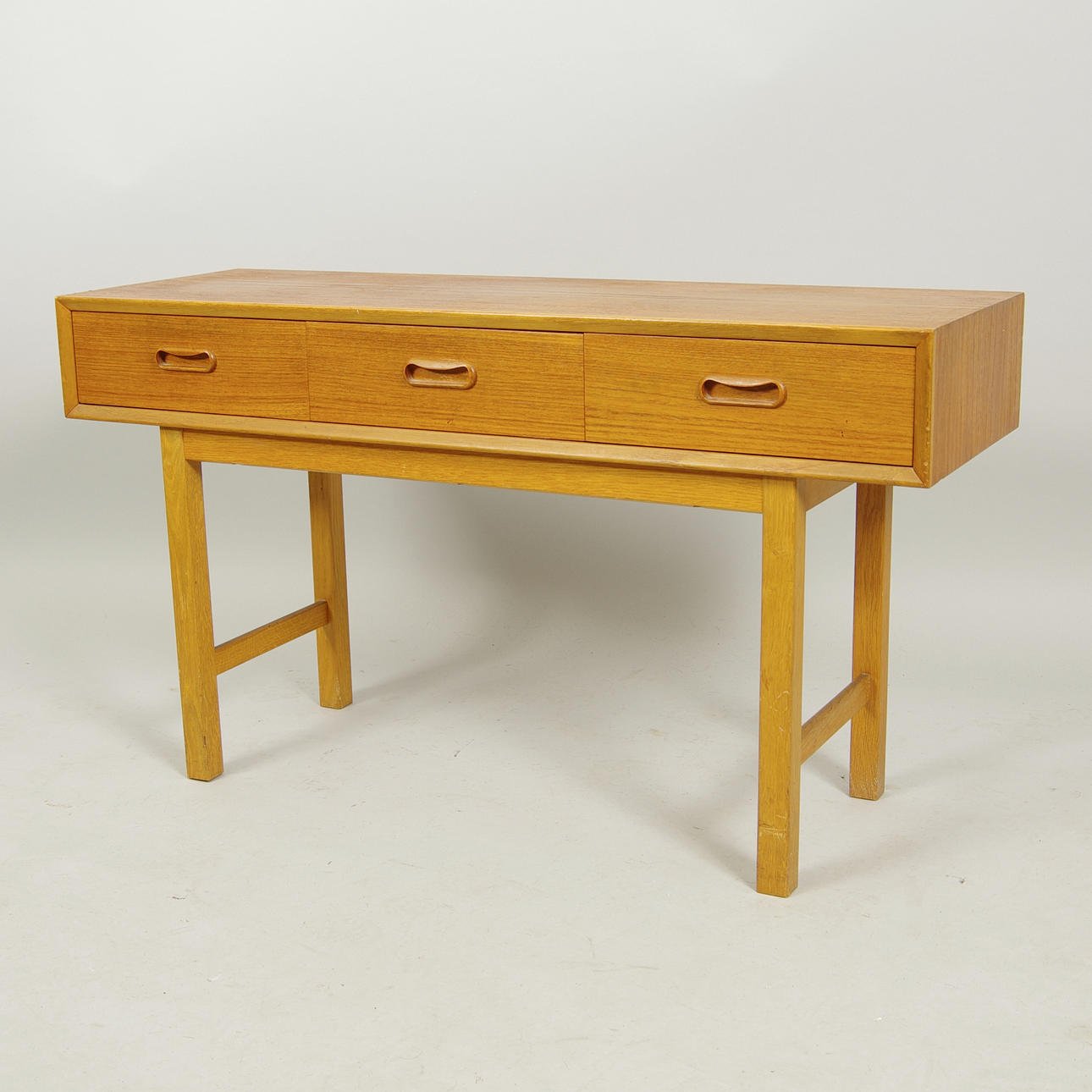 HALLBYRÅ, 2-lådig, teak/ek, 1900-talets mitt.