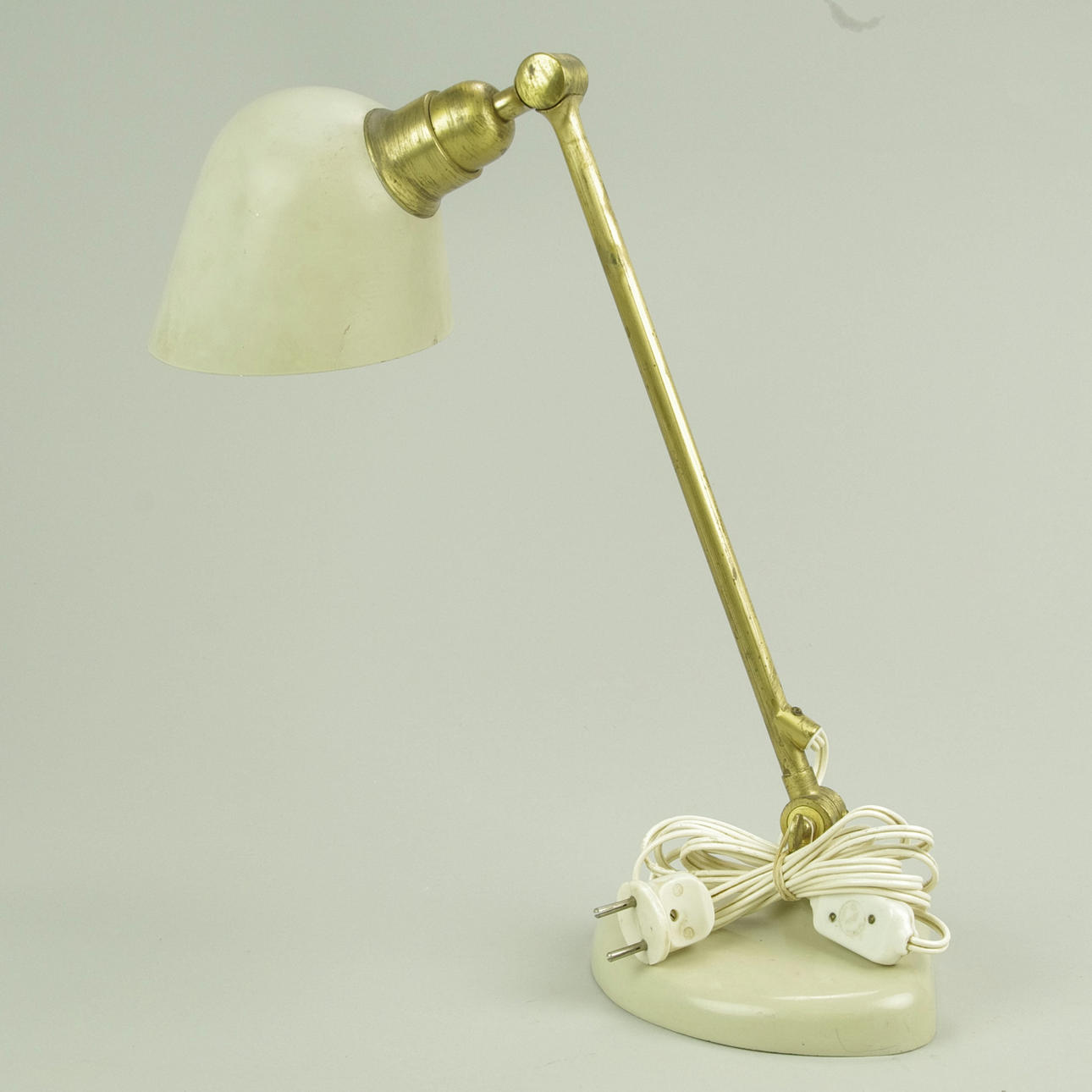 SKRIVBORDSLAMPA, mässing/målad metall, Triva, 1930-140-tal.