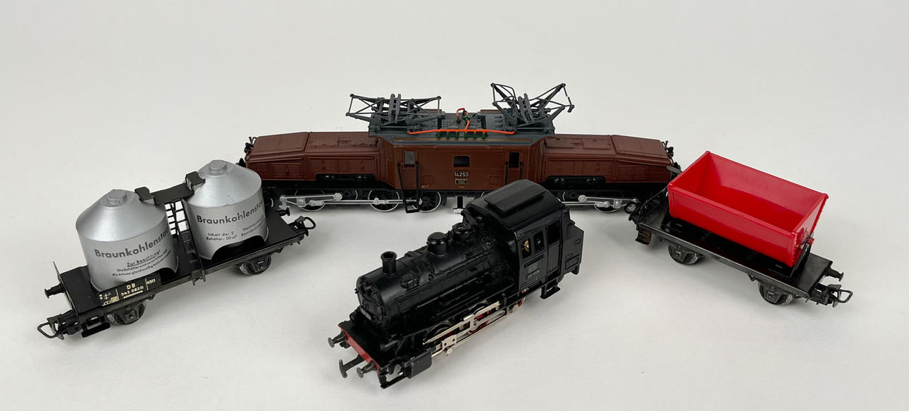 TÅGMODELLER, 4 delar, bland annat Märklin.