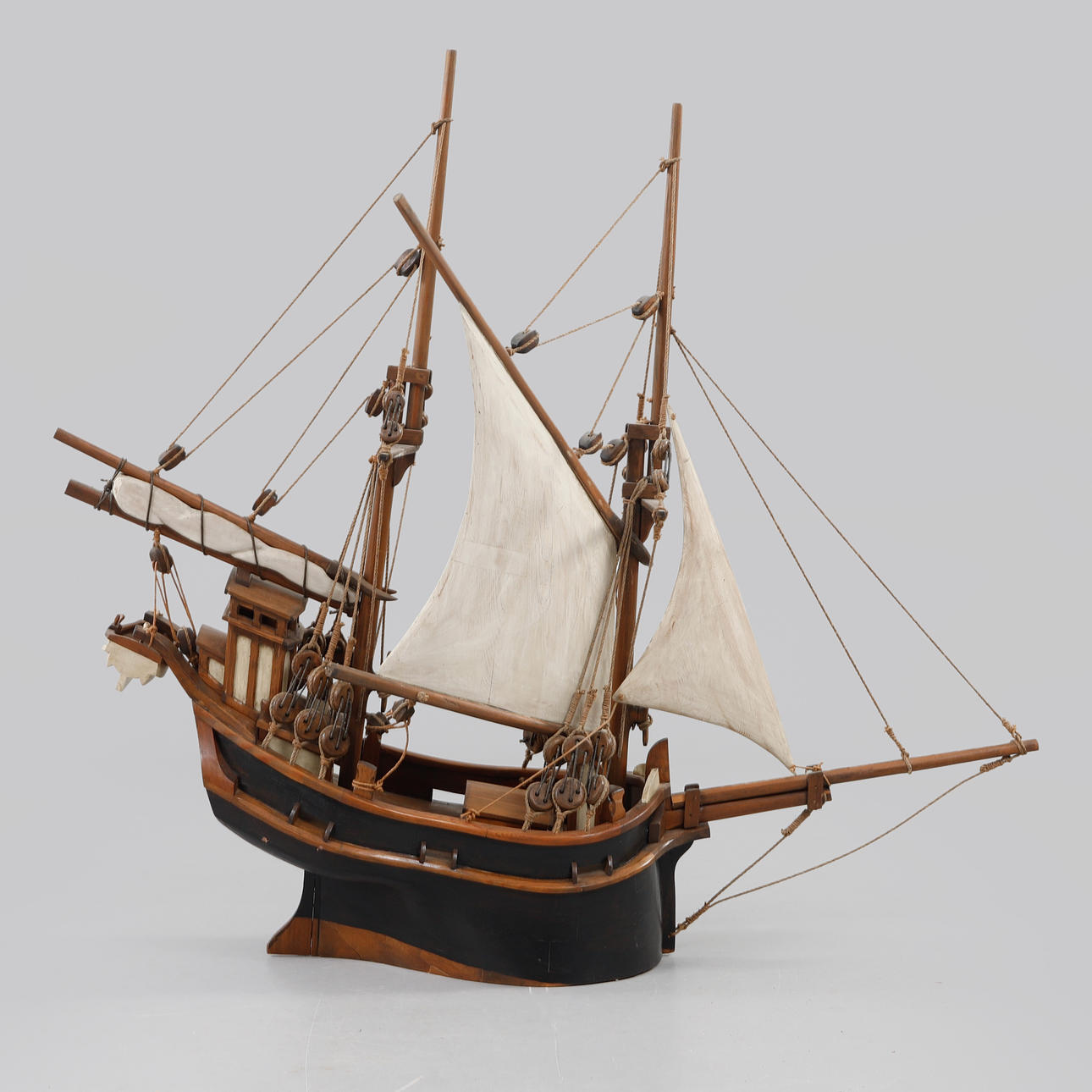 BENGT LUNDIN. Skulptur, i form av båt.