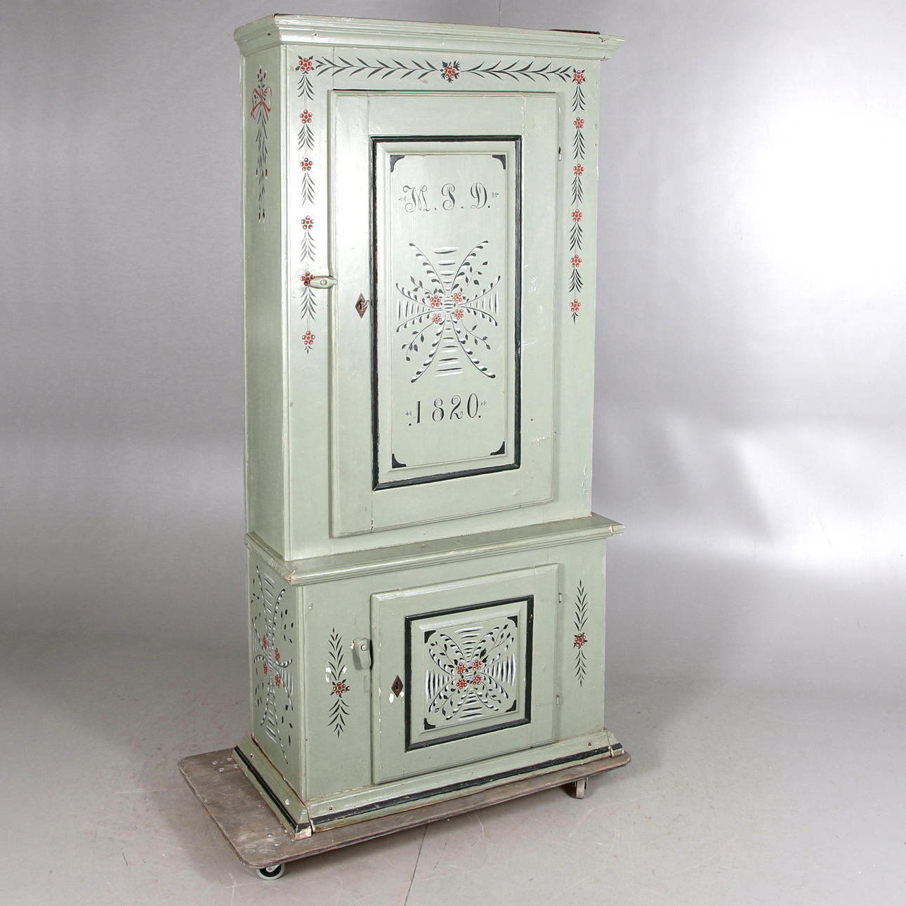 HÖGSKÅP, bemålad fur, allmoge, 1800-tal.