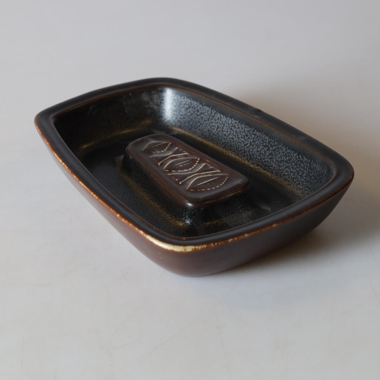 GUNNAR NYLUND. askfat, stengods, Rörstrand.