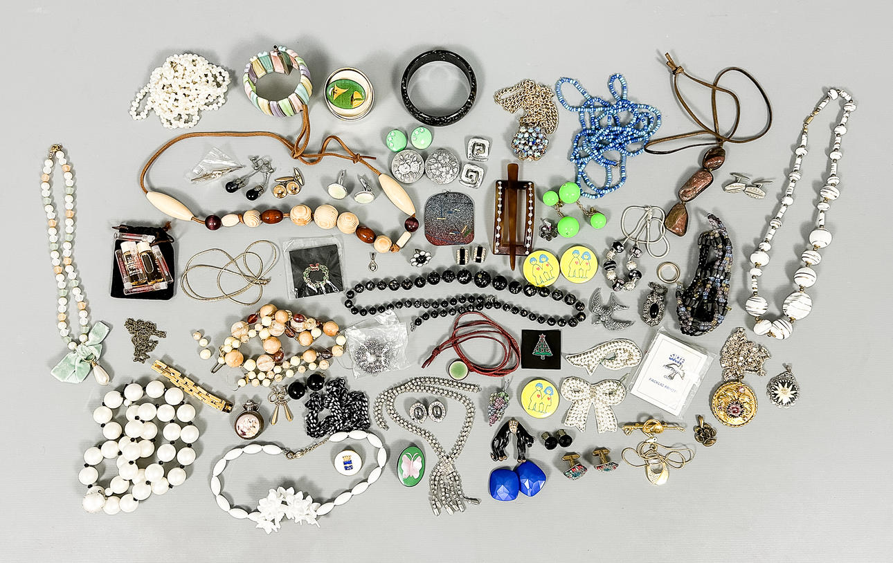 SCHMUCK, ca. 60 Stück, ca. 1000 Gramm.