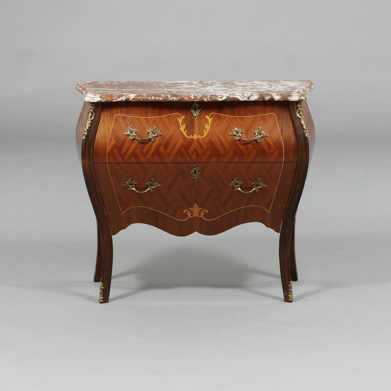 BYRÅ, rokokostil, 1900-tal.