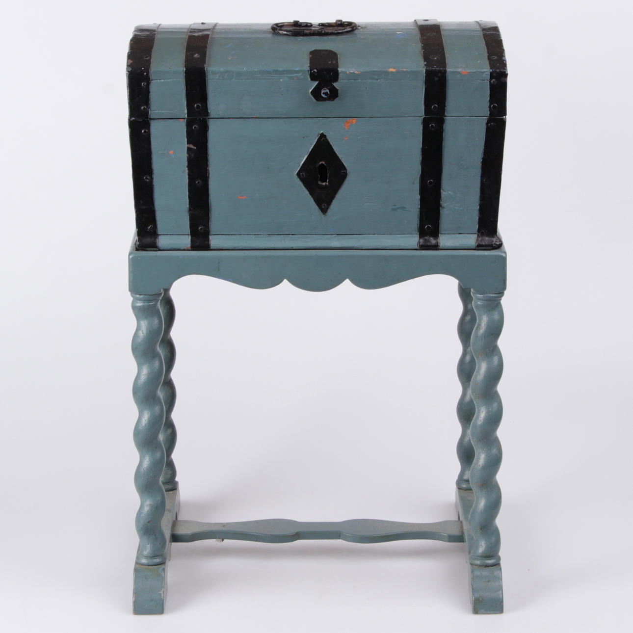 KISTA, på benställning, bemålad, 1800-tal.