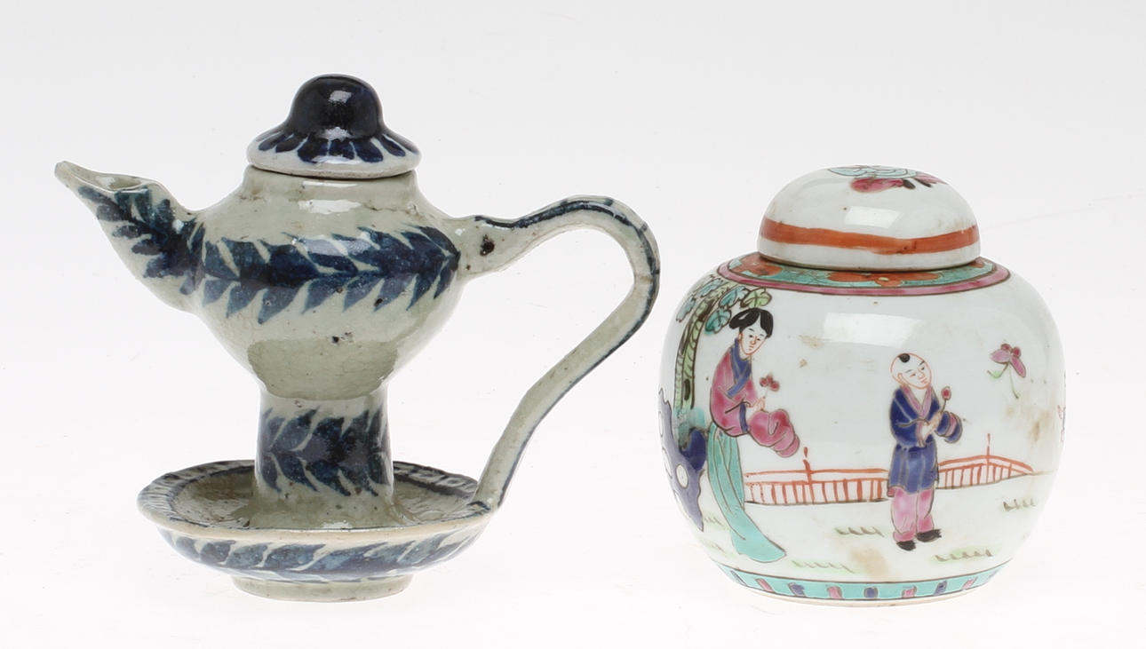 BOJAN, VINOFFERKANNA, porslin, Kina.