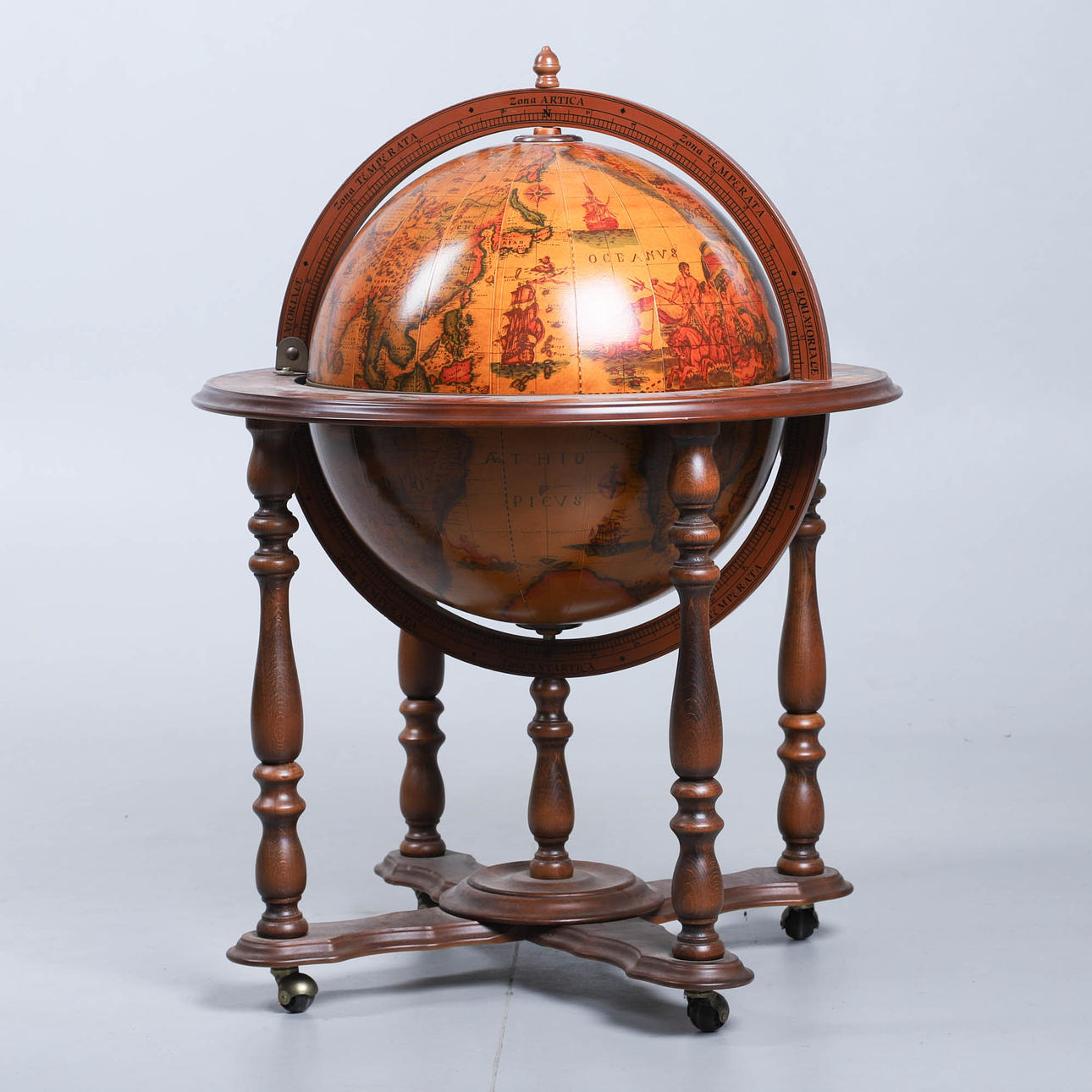 BARSCHRANK/SERVIERWAGEN IN FORM EINES GLOBUS, 20. JAHRHUNDERT.