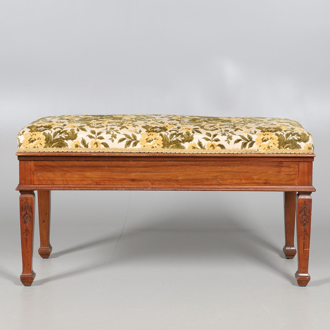ANTIQUE DUET PIANO STOOL.
