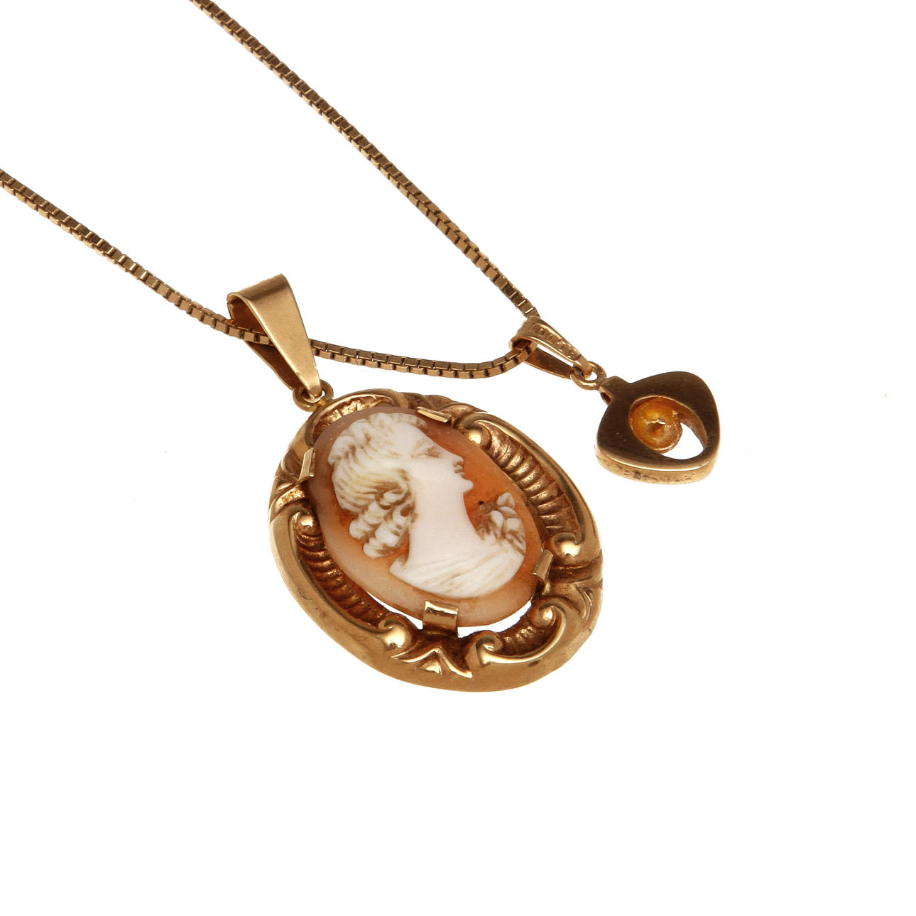 HALSKEDJA och 2 HÄNGEN, 18k guld, totalvikt 7,2 gram.