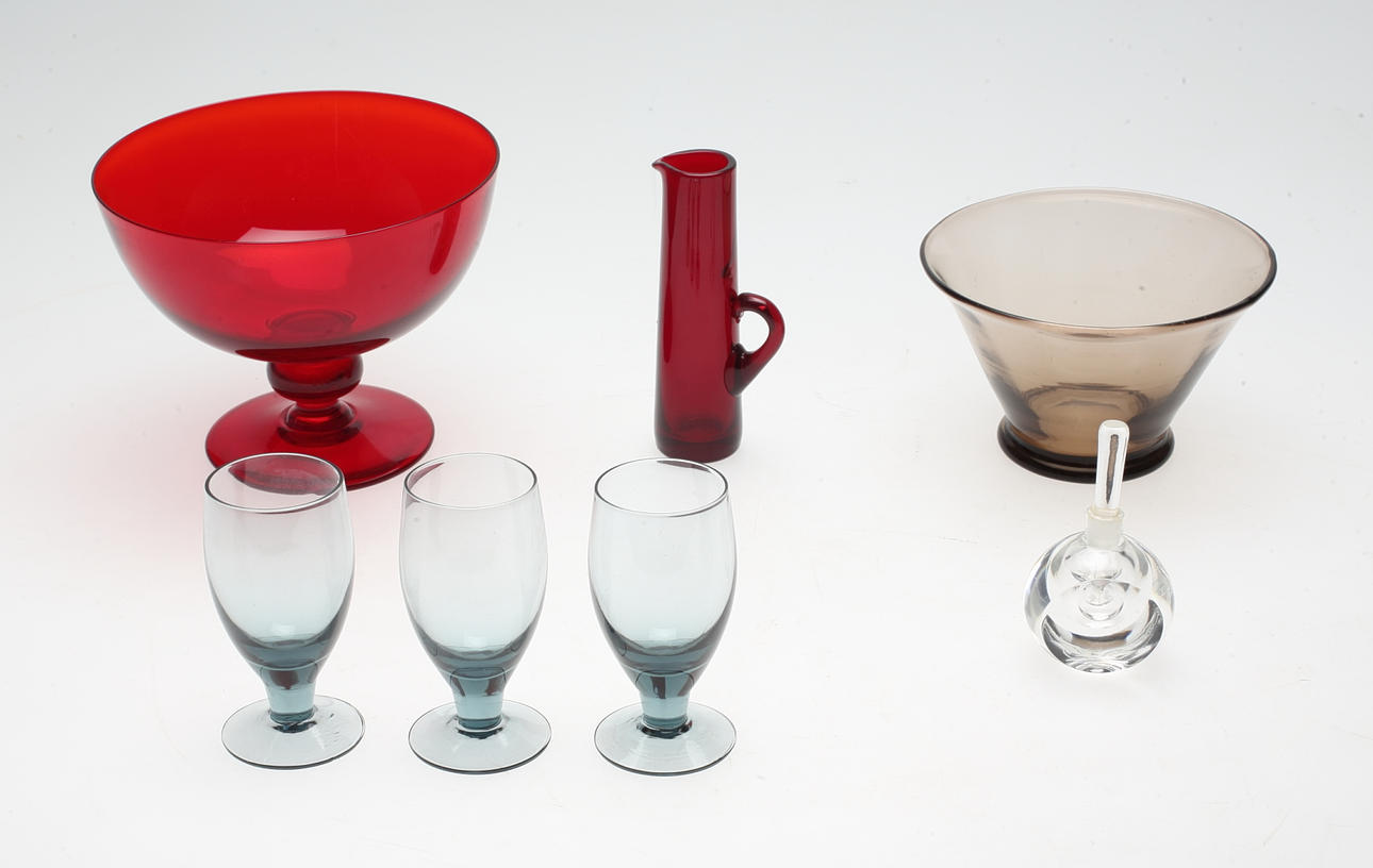 GLASFÖREMÅL, 7 delar, bland annat Reijmyre, Sandvik, 1900-tal.