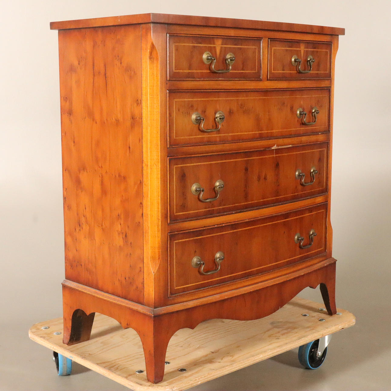 Kommode SKUFFER, engelsk stil.