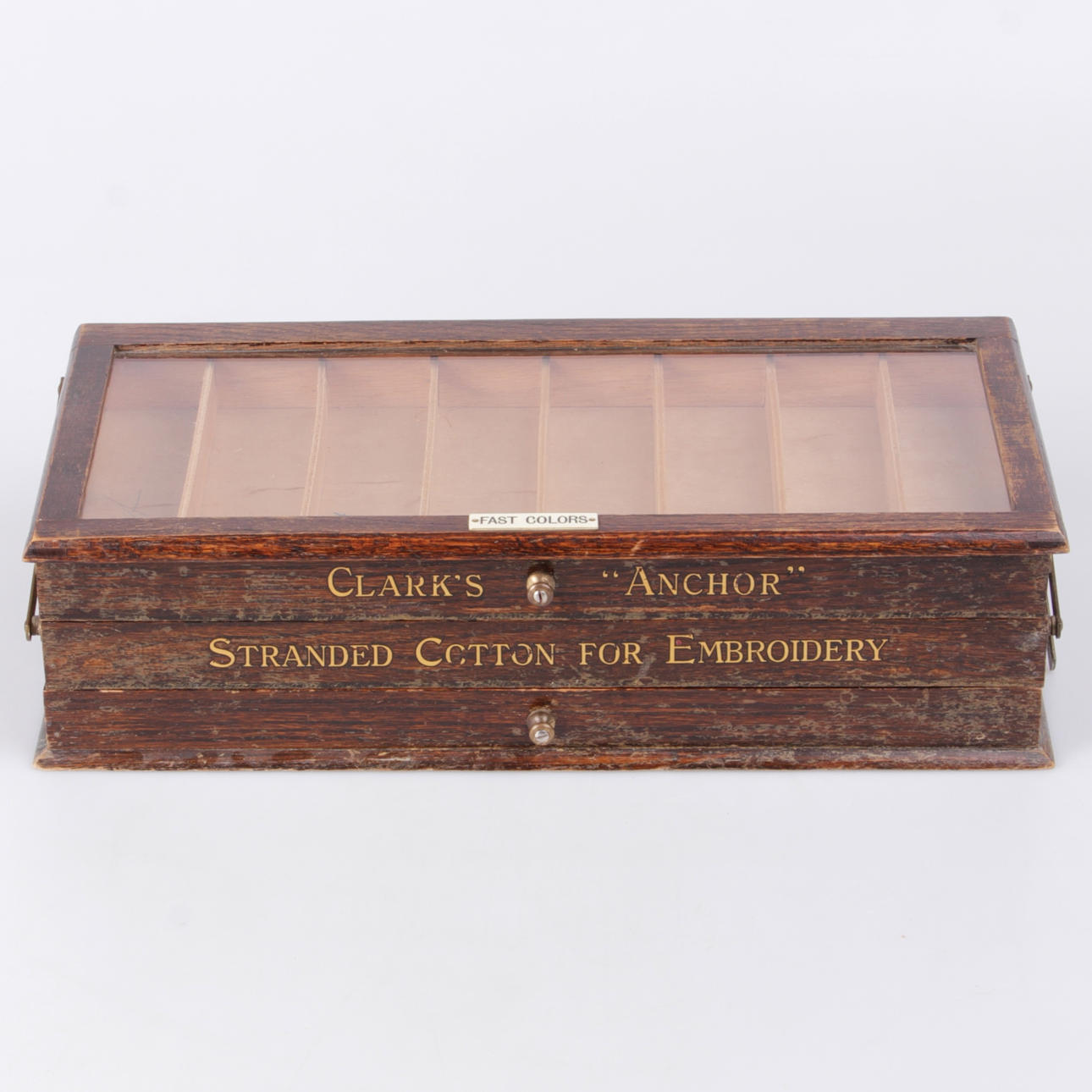 SCHATULL, trä och glas, med och för sytråd, "Clak's "Anchor" 1900-talets mitt.