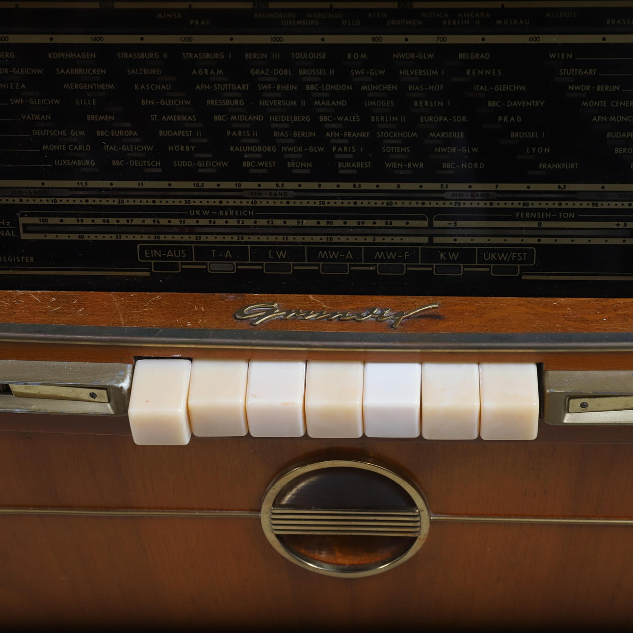 Composants TV et audio Grundig