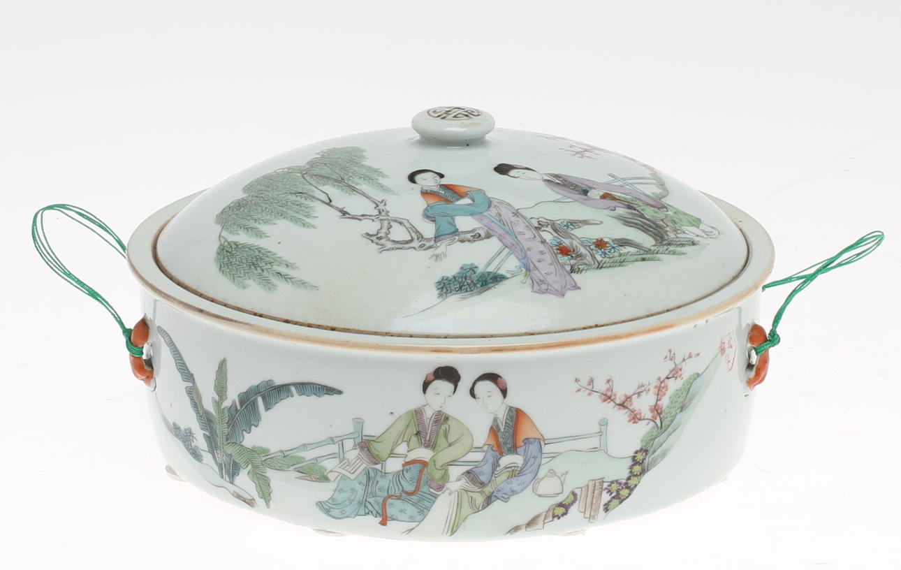 TERRIN, med lock, porslin, Kina.