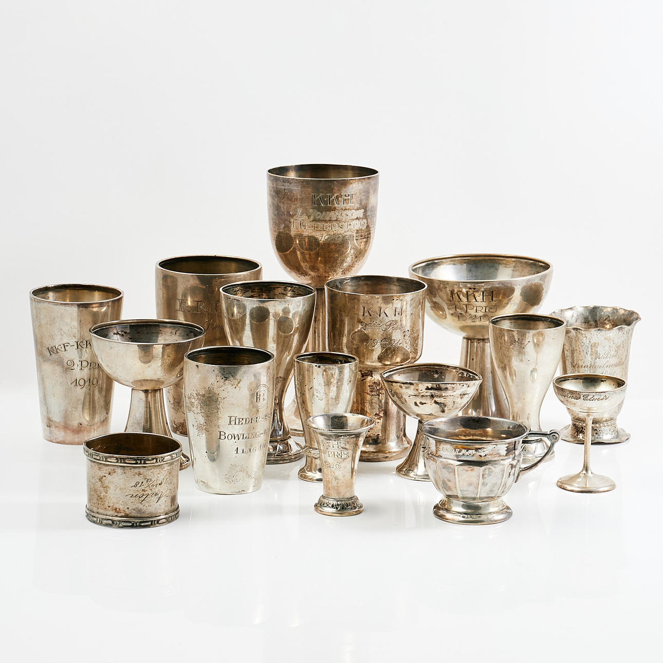 TROFEOS DE PREMIO, plata, 16 unidades.