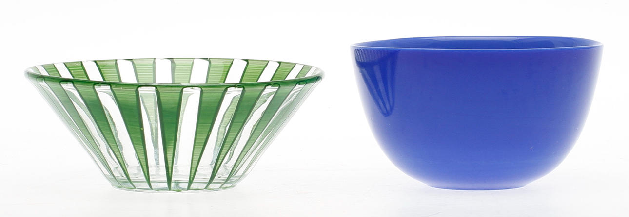 SKÅLAR, 2 st, glas, "Strikt", Bengt Orup, Johansfors och "Colora" Sven Palmqvist, Orrefors.