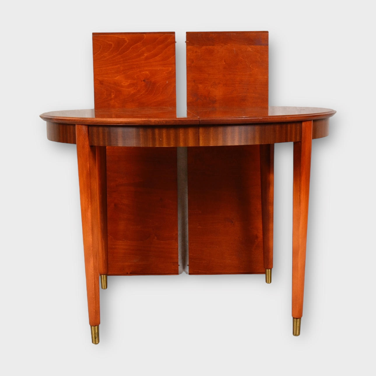 A mahogany dining table, 20th century.