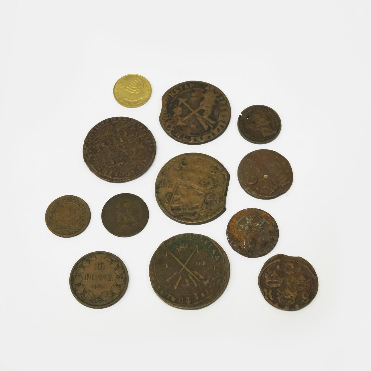 STAPEL ALTER KUPFERMÜNZEN USW.