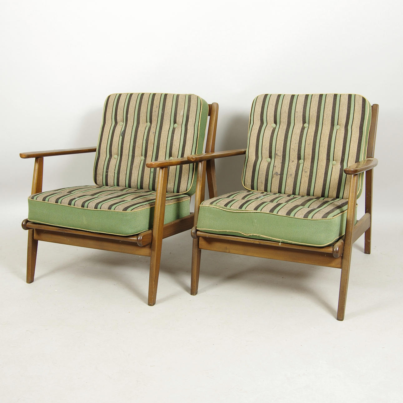 FÅTÖLJER, 1 par, betsat trä, 1960-tal.