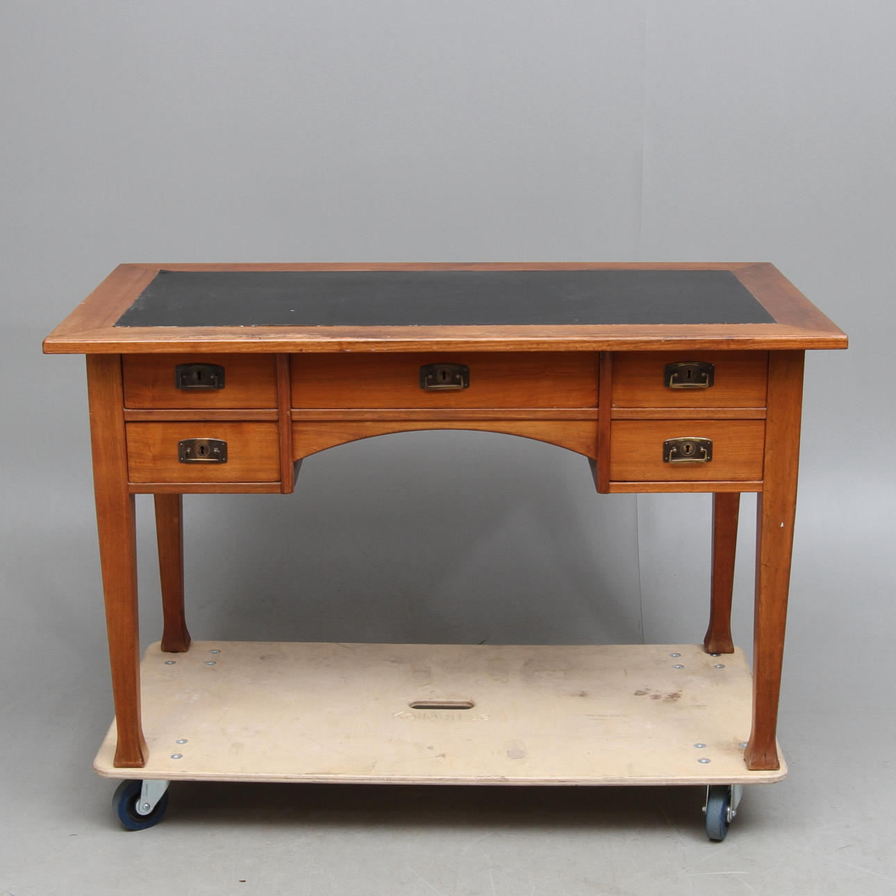 SKRIVBORD, jugend, 1900-talets första hälft.