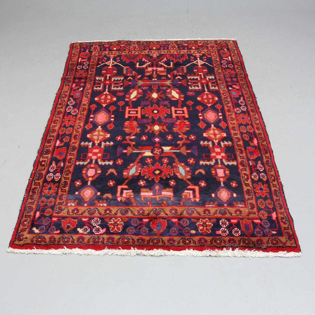 MATTA, orientalisk, ca 200 x 133 cm.
