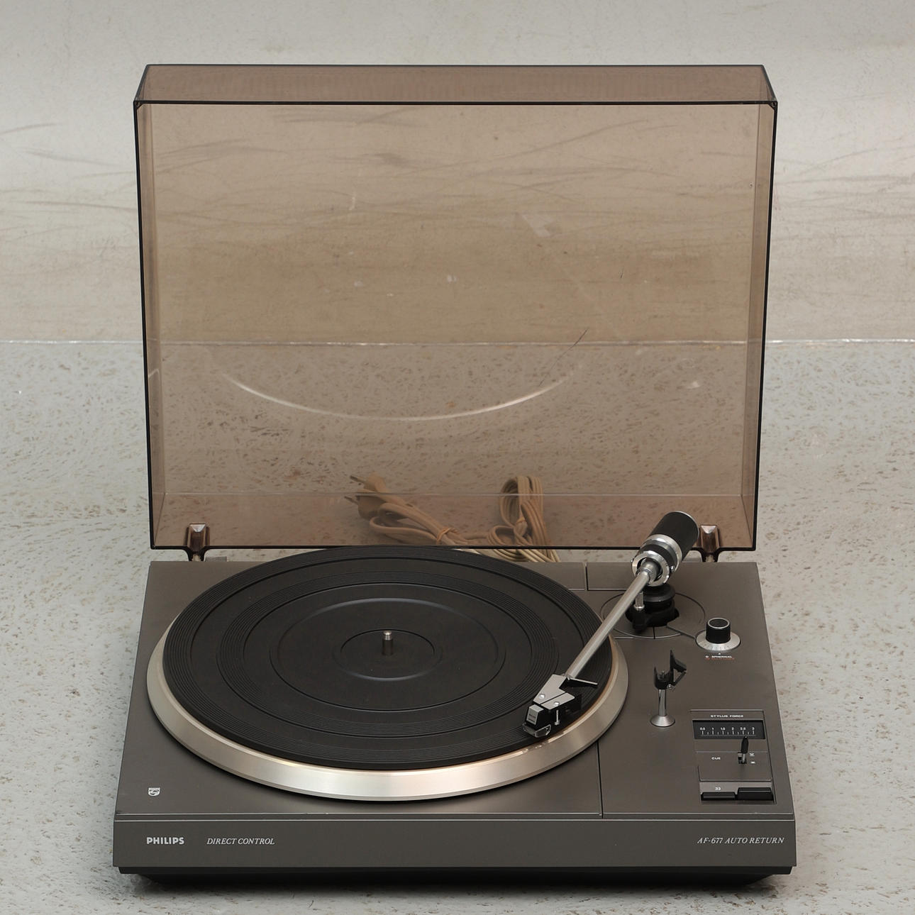 Un tocadiscos Philips AF-677, finales de la década de 1970.