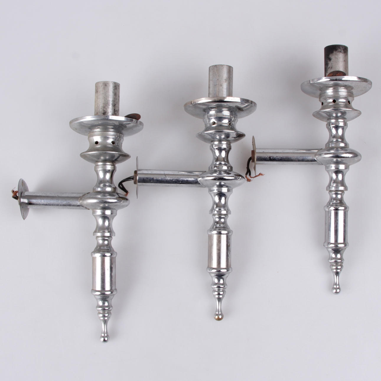 VÄGGLAMPOR, 3 st. Metall, 1900-talets mitt.