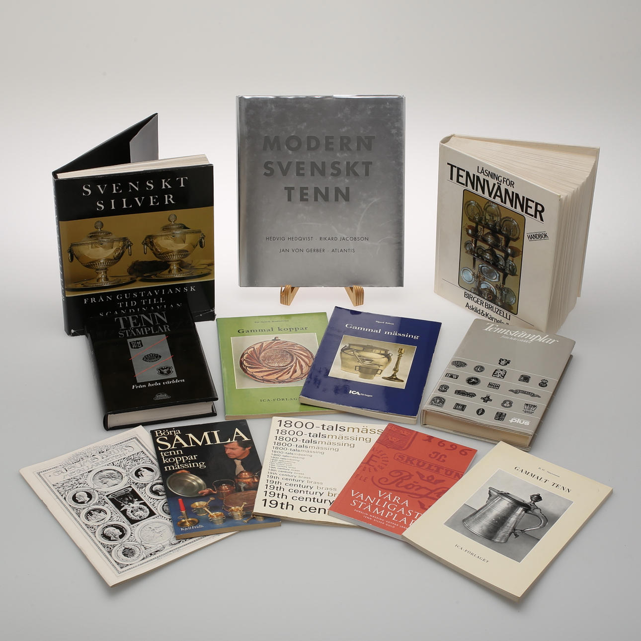 BÖCKER OM TENNFÖREMÅL.