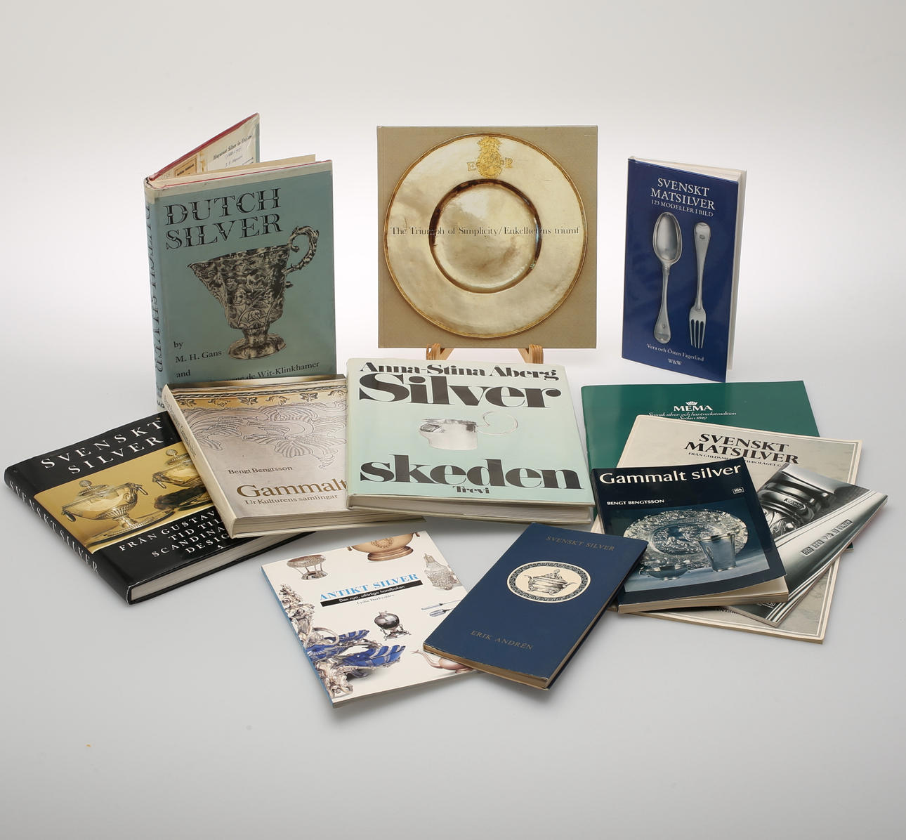 BÖCKER OM SILVERFÖREMÅL.