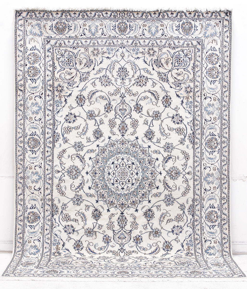 MATTA, Persisk, Nain med silkesinslag, (fine), 303 x 205 cm.