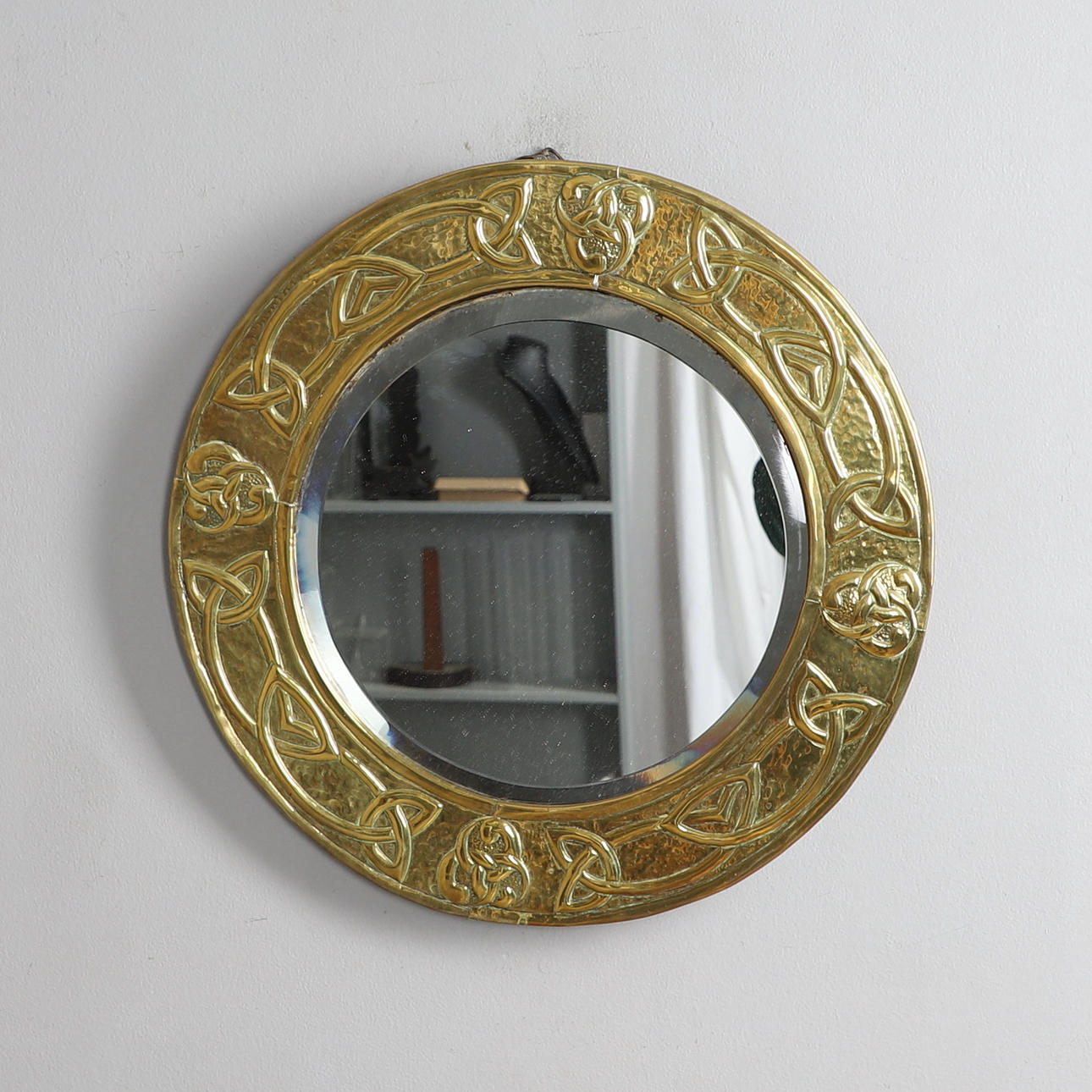 A GLASGOW SCHOOL ARTS AND CRAFTS CIRCULAR WALL MIRROR.
