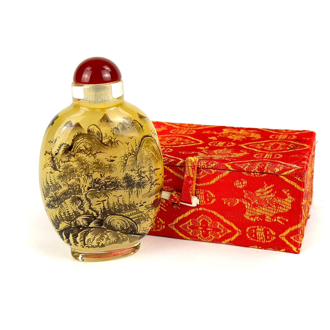 CHINESE INSIDE PAINTED SNUFF BOTTLE.