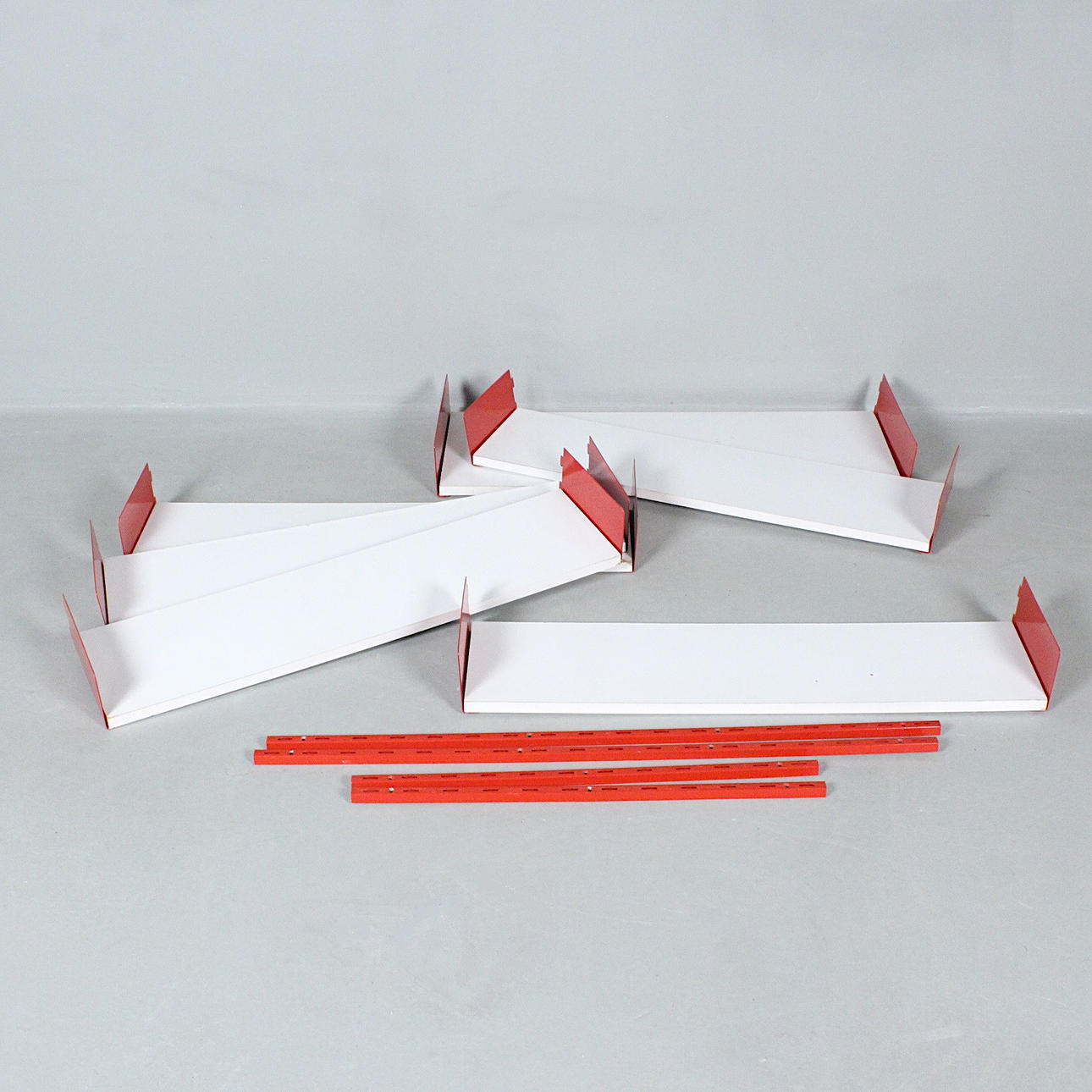 modulär vägghylla.