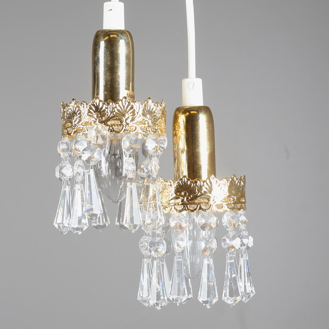 FÖNSTERLAMPOR, ett par, Reijmyre, gulmetall/prismor, samtida.