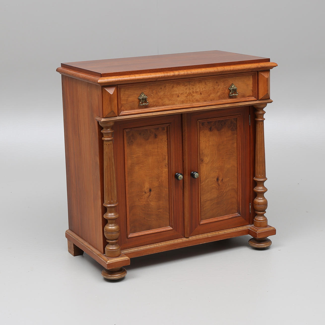 POTTSKÅP, nyrenässans, 1800/1900-tal.