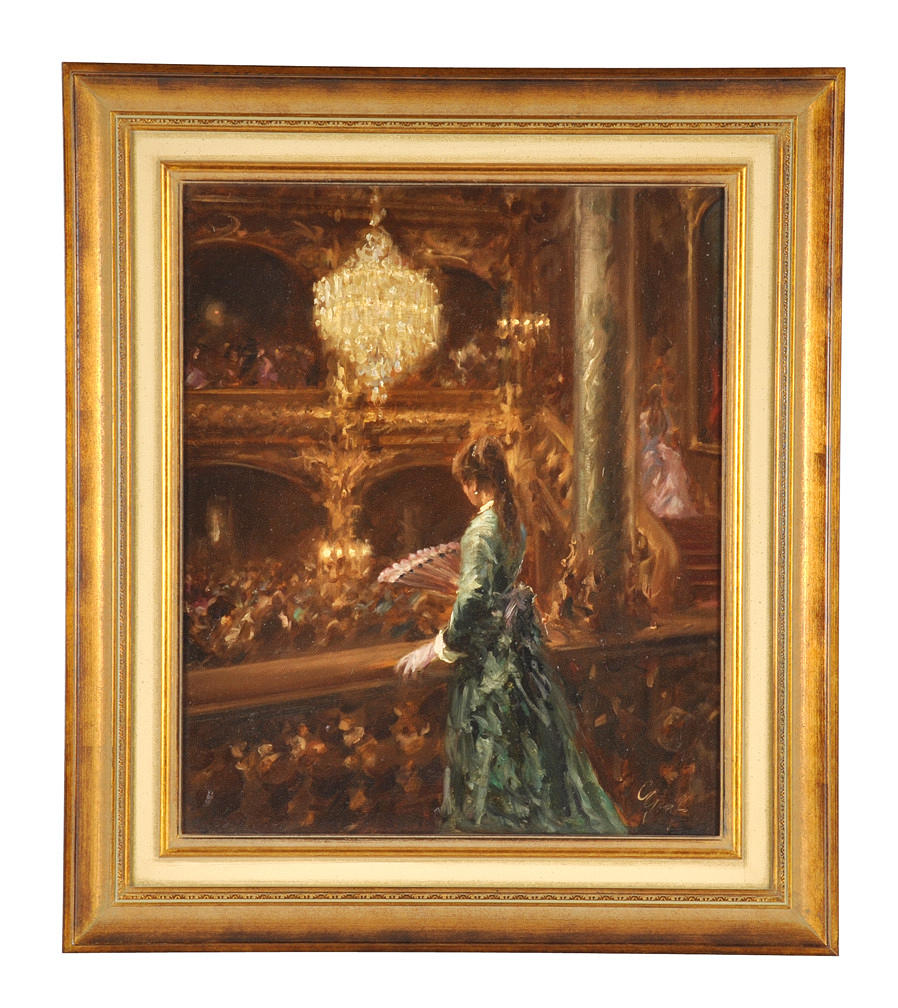 IMPRESSION EINES FESTSAALS. Lady med fläkt tittar in i hallen från balkongen.