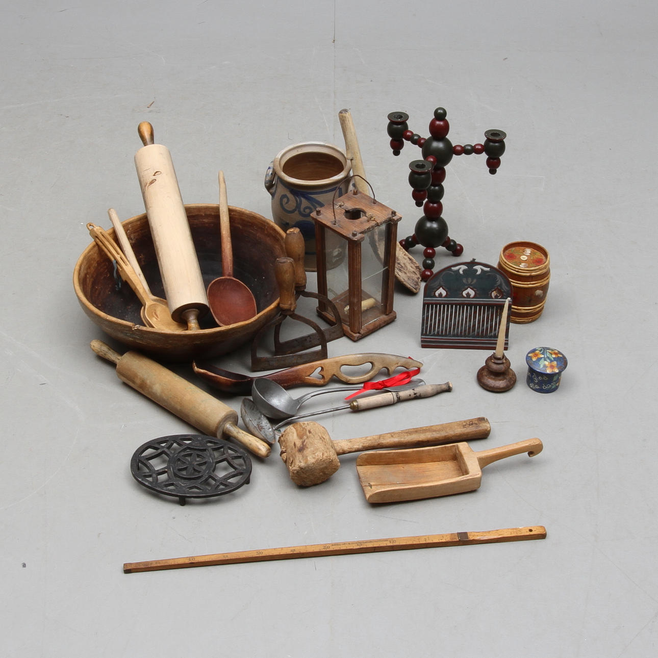 PARTI ALLMOGE, bla lykta, skål, ljusstake mm, 18 & 1900-tal.