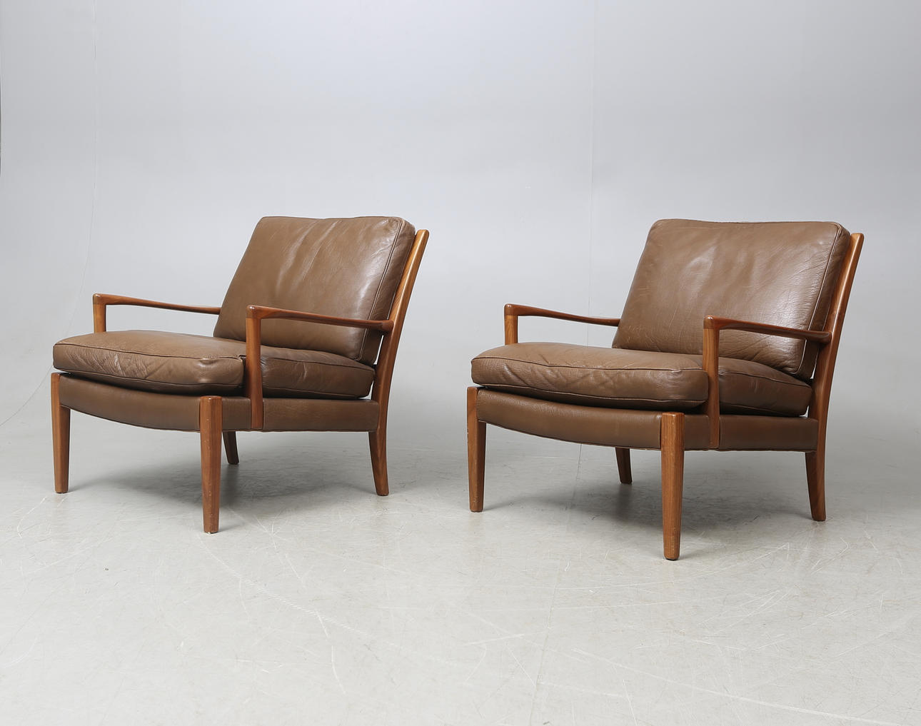 FÅTÖLJER, ett par, "Löven". Arne Norell för Norell, Aneby, Sverige. 1900-talets andra hälft.