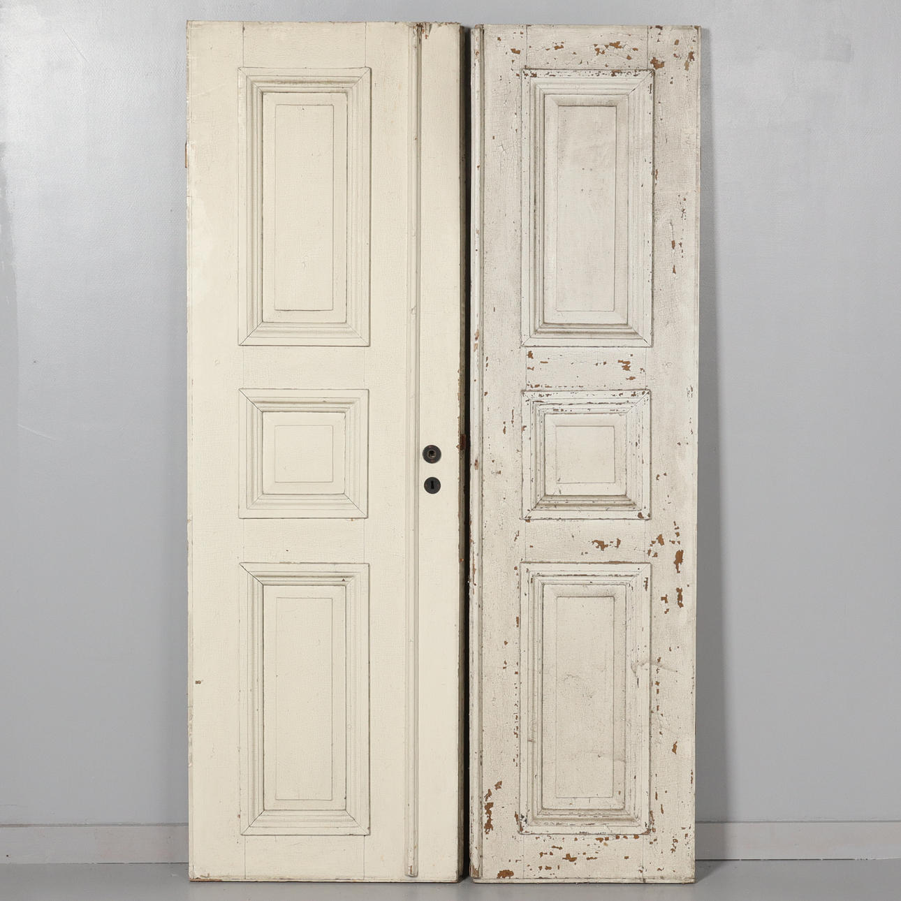 DÖRRPAR, spegeldörrar, bemålat trä.