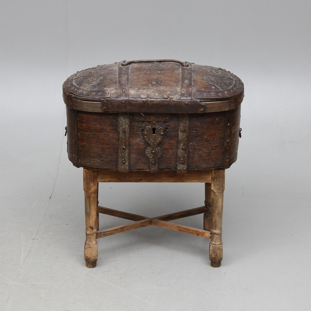 KISTA, på benställning, 1700-tal.