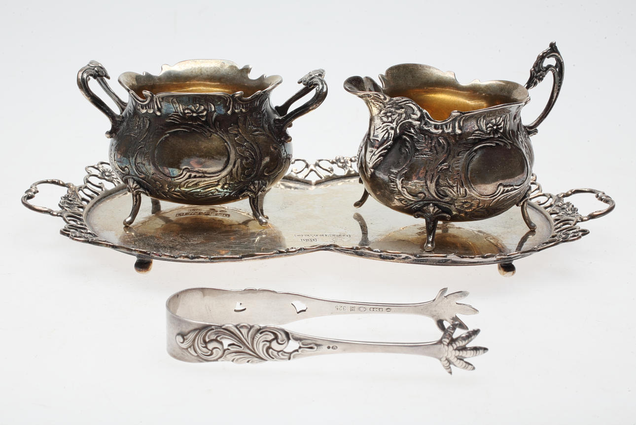 SOCKERSKÅL OCH GRÄDDKANNA MED BRICKA samt SOCKERTÅNG, 4 delar, silver, bl a Gewe, 1976/1977.