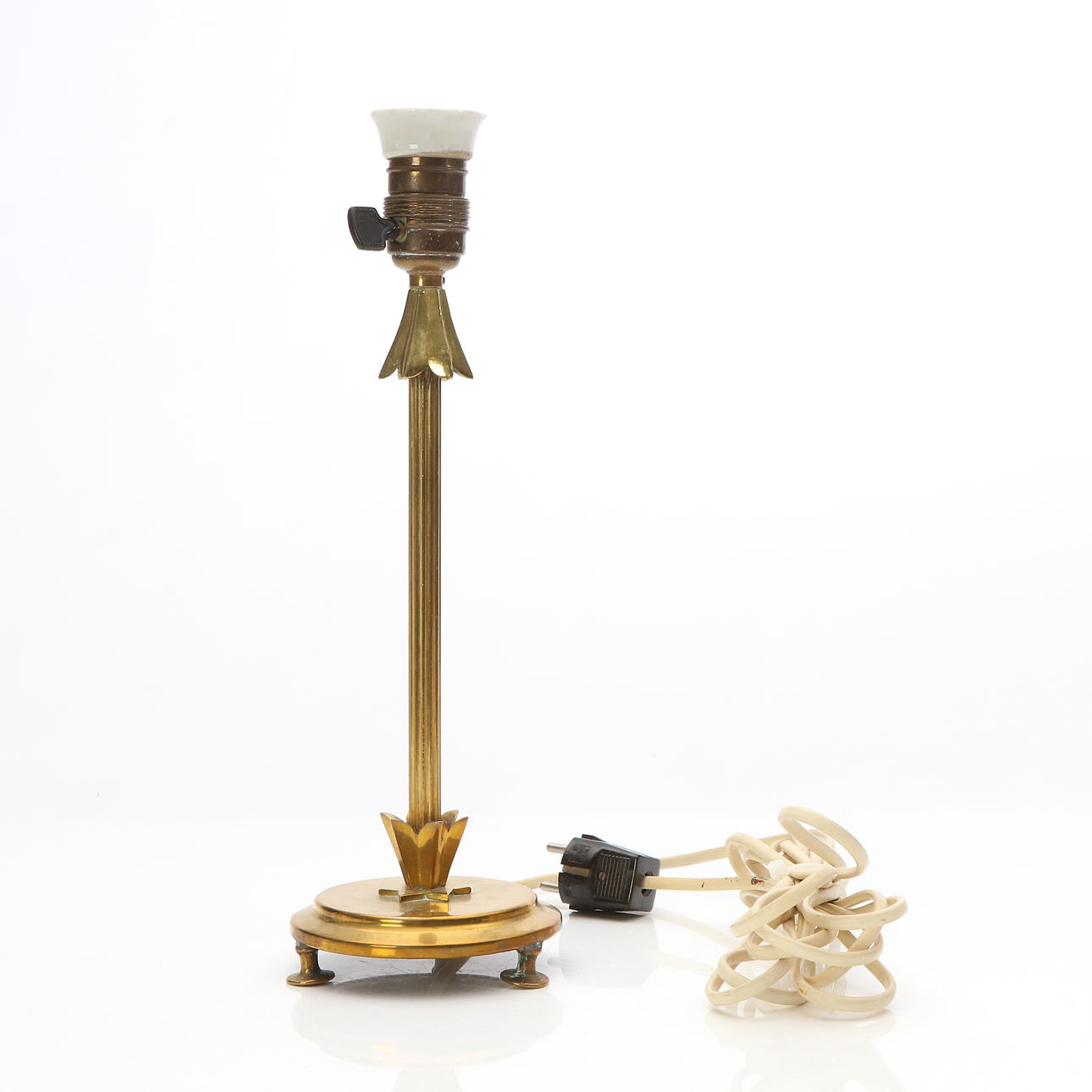 BORDSLAMPA. Mässing. 1940/50-tal.